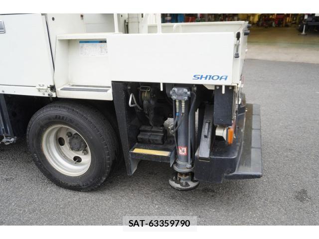 Hino DUTRO 2018-02 8524526-17
