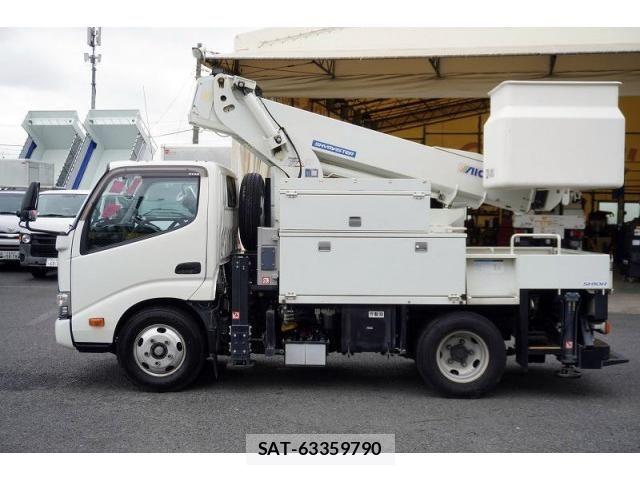 Hino DUTRO 2018-02 8524526-2