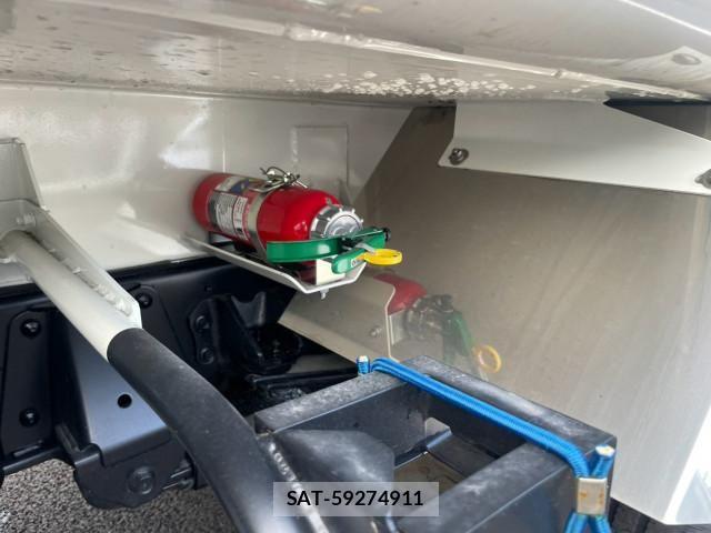 Hino DUTRO 2025-11 8524442-18
