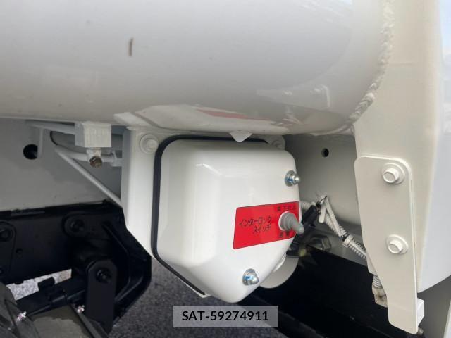 Hino DUTRO 2025-11 8524442-19