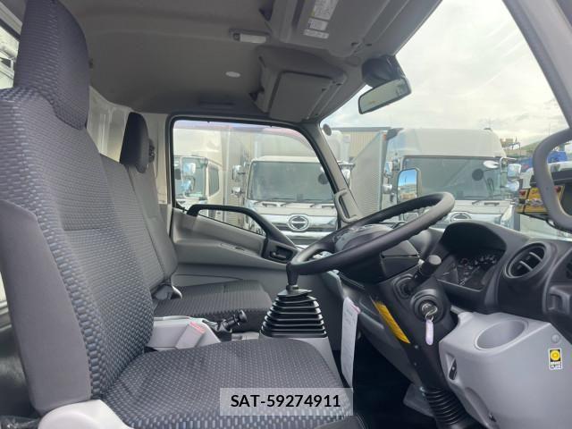 Hino DUTRO 2025-11 8524442-27