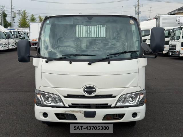 Hino DUTRO 2019-01 8524527-1