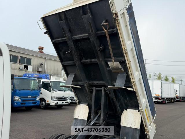 Hino DUTRO 2019-01 8524527-23