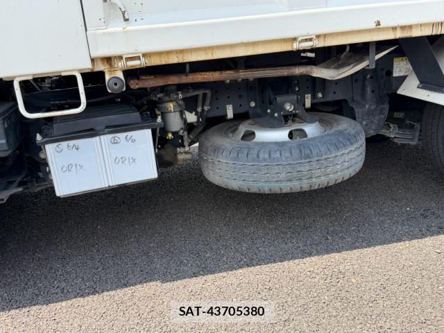 Hino DUTRO 2019-01 8524527-27