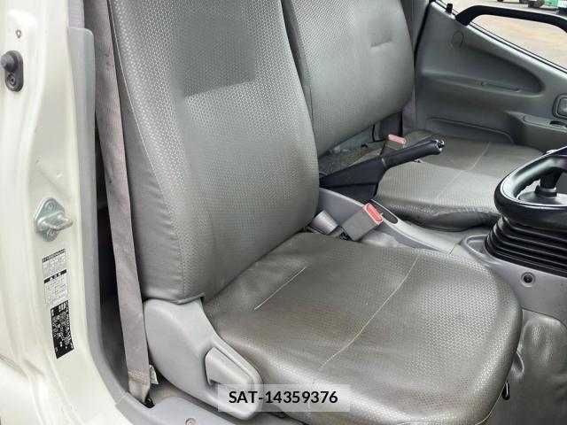 Hino DUTRO 2019-11 8524532-17
