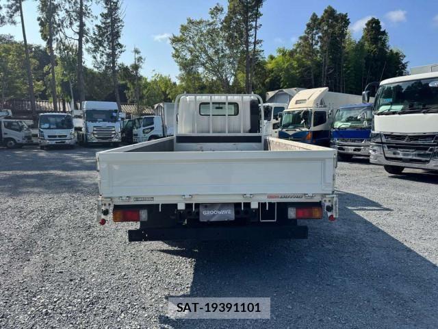 Hino DUTRO 2019-05 8524548-9