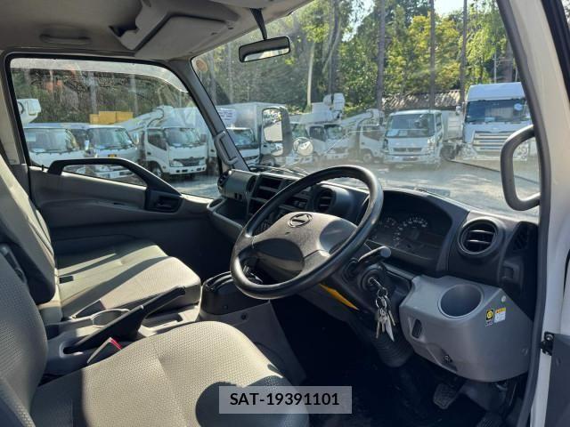 Hino DUTRO 2019-05 8524548-23