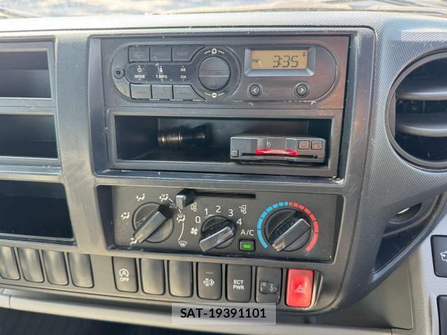 Hino DUTRO 2019-05 8524548-25