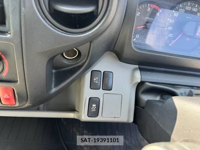Hino DUTRO 2019-05 8524548-27