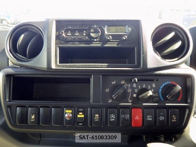 Hino DUTRO 2018-03 8524507-18