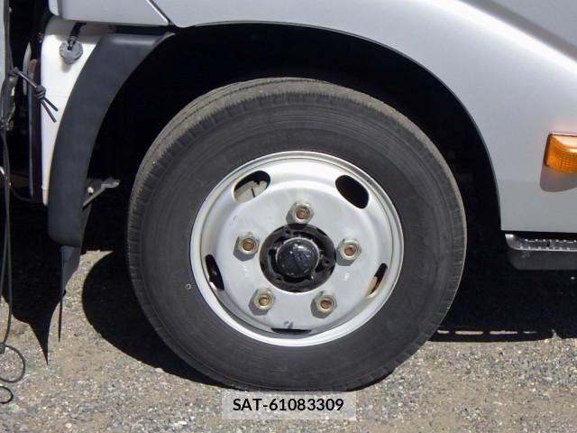 Hino DUTRO 2018-03 8524507-21