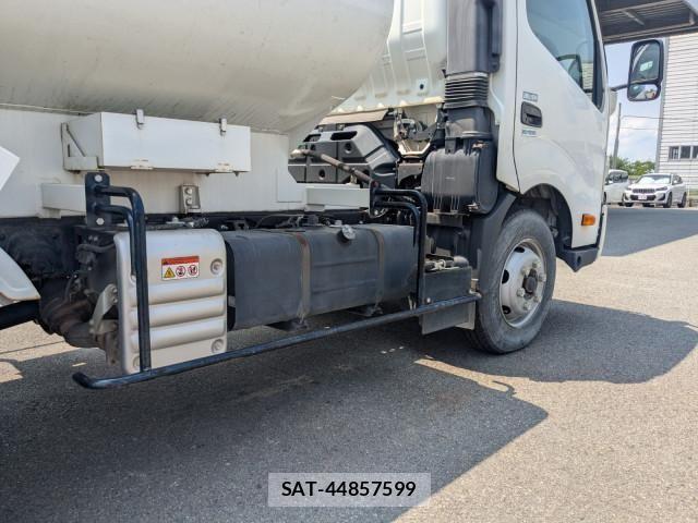 Hino DUTRO 2021-04 8524472-23