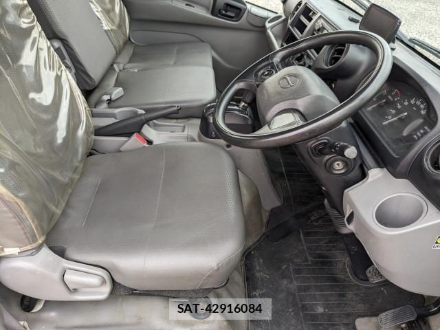 Hino DUTRO 2019-10 8524531-23