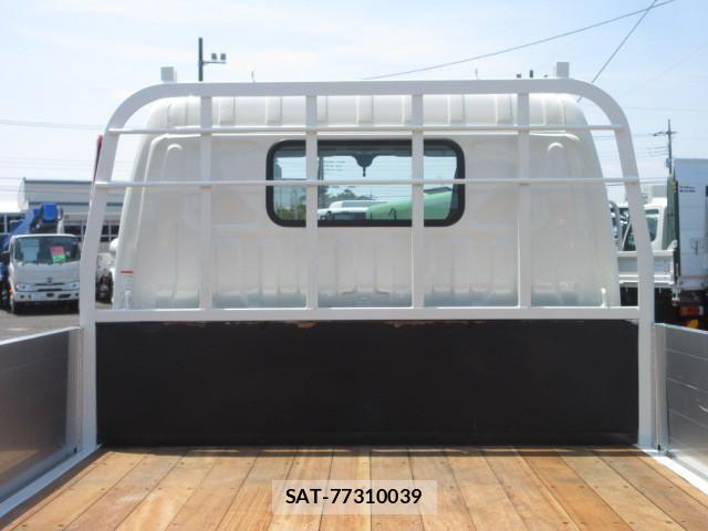 Hino DUTRO 2016-03 8524489-10