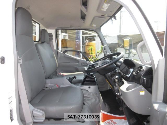 Hino DUTRO 2016-03 8524489-12