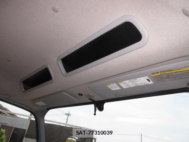 Hino DUTRO 2016-03 8524489-18
