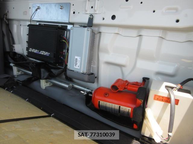 Hino DUTRO 2016-03 8524489-21