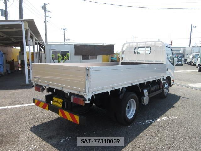 Hino DUTRO 2016-03 8524489-3