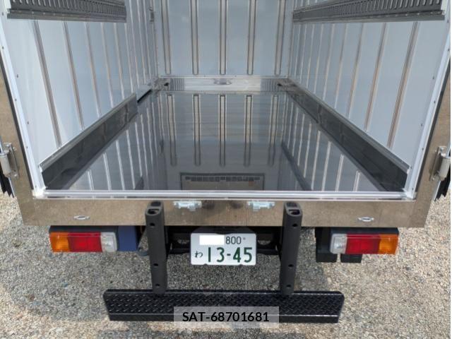 Hino DUTRO 2026-01 8524454-11