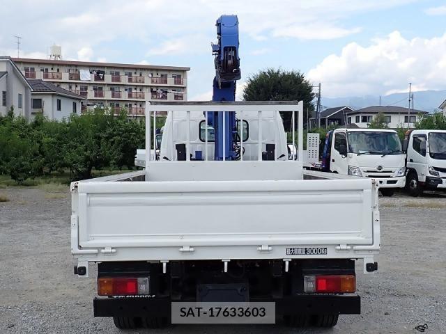 Hino DUTRO 2013-12 8561736-5
