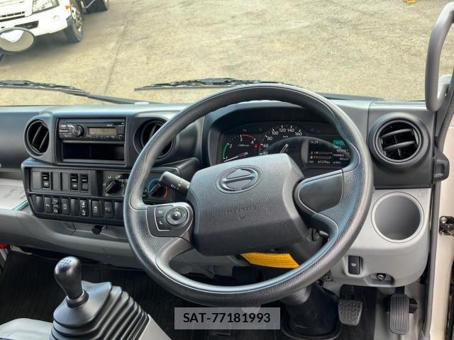 Hino DUTRO 2023-11 8561726-16