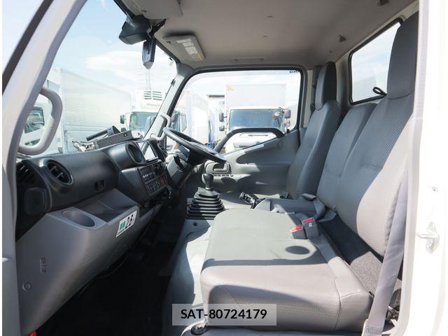 Hino DUTRO 2020-03 8561740-26