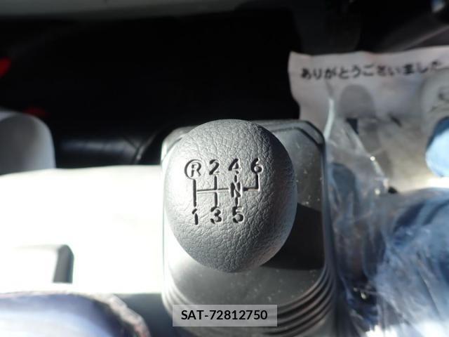 Hino DUTRO 2025-12 8561725-13