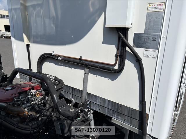 Hino DUTRO 2017-12 8561744-13