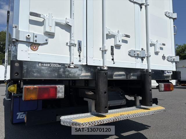 Hino DUTRO 2017-12 8561744-14