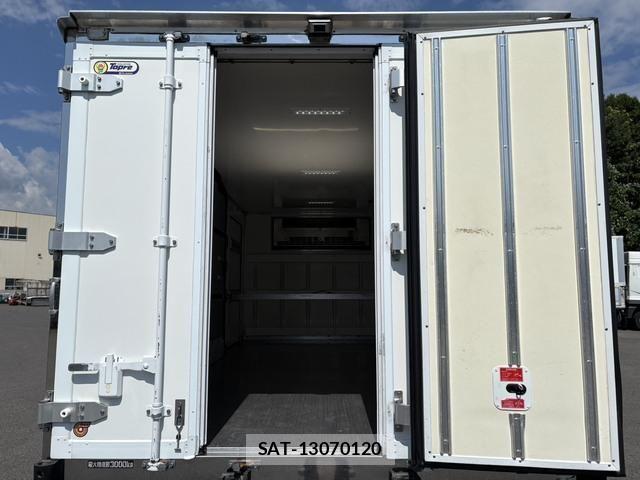 Hino DUTRO 2017-12 8561744-17