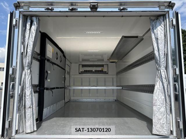 Hino DUTRO 2017-12 8561744-19