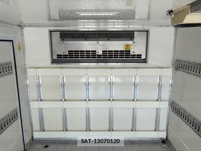 Hino DUTRO 2017-12 8561744-25