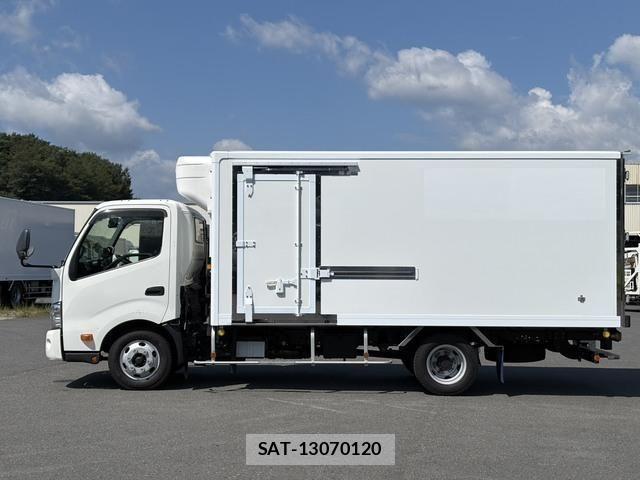 Hino DUTRO 2017-12 8561744-3