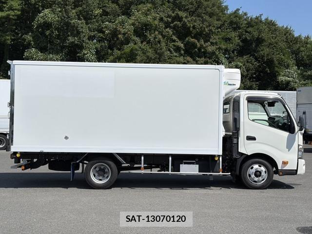 Hino DUTRO 2017-12 8561744-4