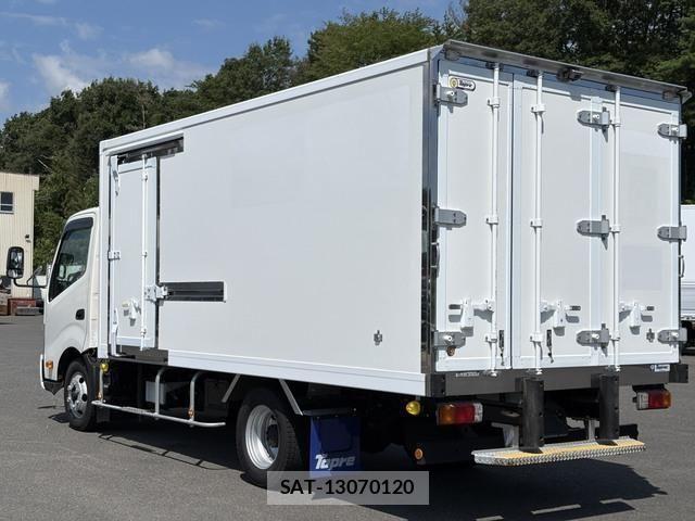 Hino DUTRO 2017-12 8561744-5