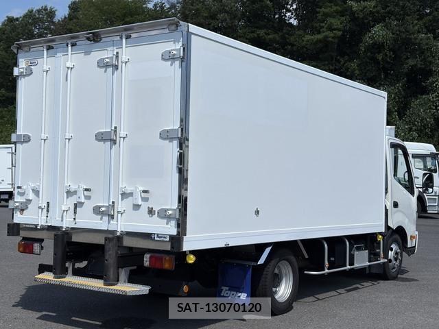 Hino DUTRO 2017-12 8561744-7