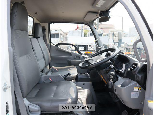 Hino DUTRO 2018-03 8561738-21