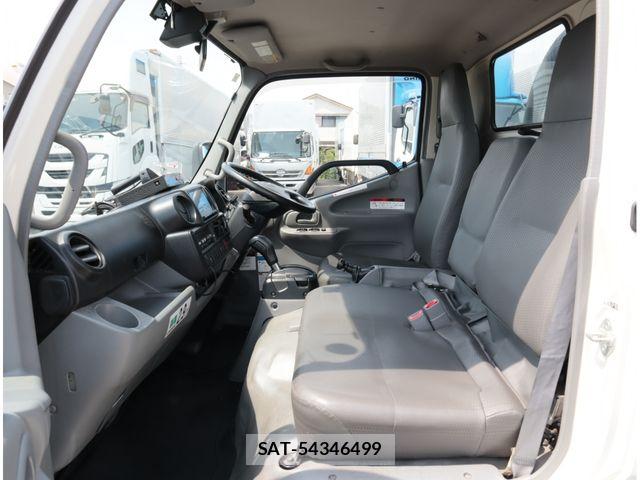 Hino DUTRO 2018-03 8561738-26