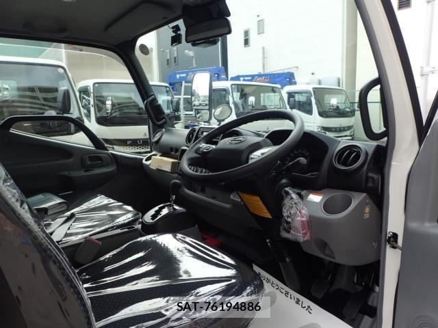 Hino DUTRO 2026-01 8561727-11
