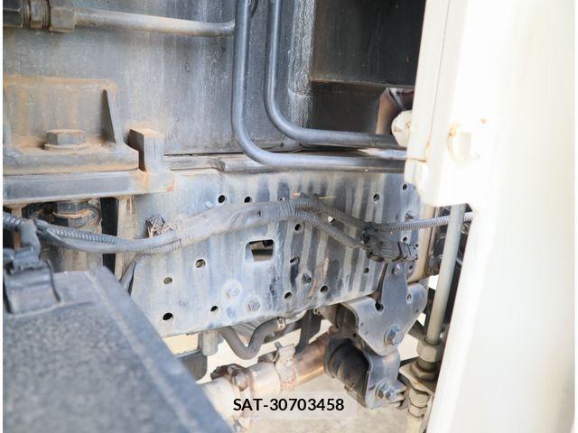 Hino DUTRO 2018-01 8561739-17