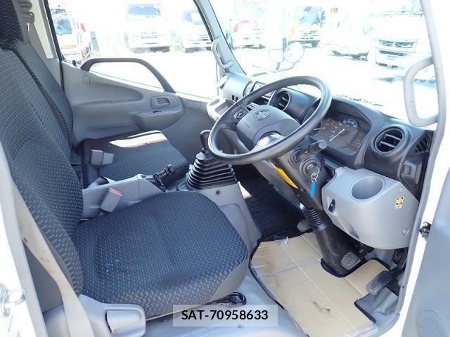 Hino DUTRO 2024-03 8561735-9