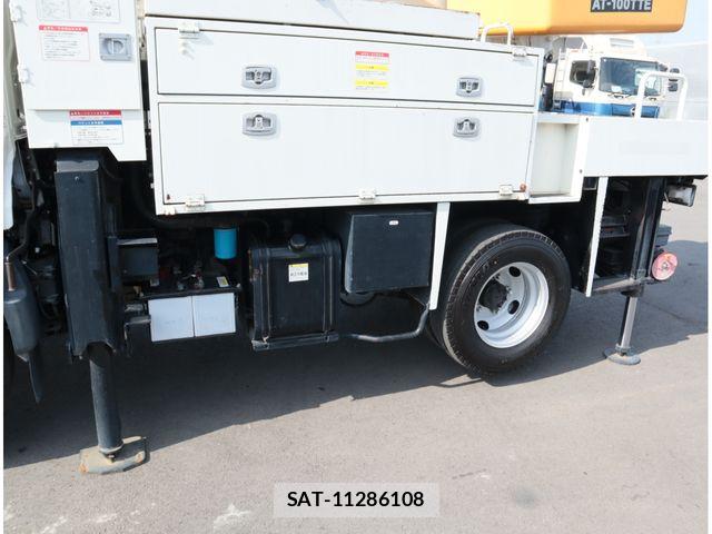 Hino DUTRO 2015-03 8561741-17