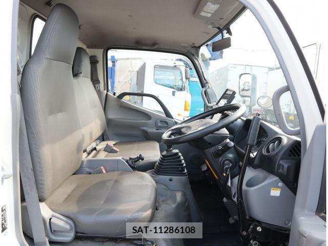 Hino DUTRO 2015-03 8561741-22