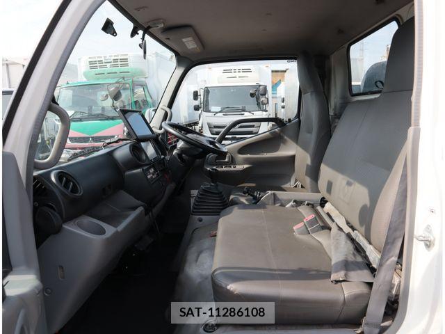 Hino DUTRO 2015-03 8561741-26
