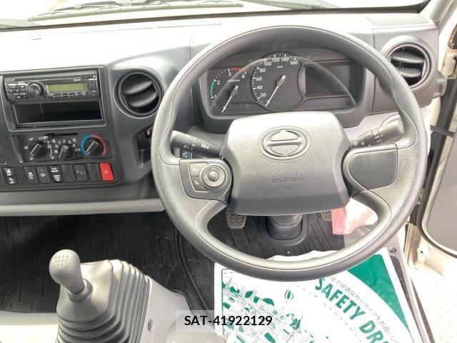 Hino DUTRO 2025-12 8561747-16