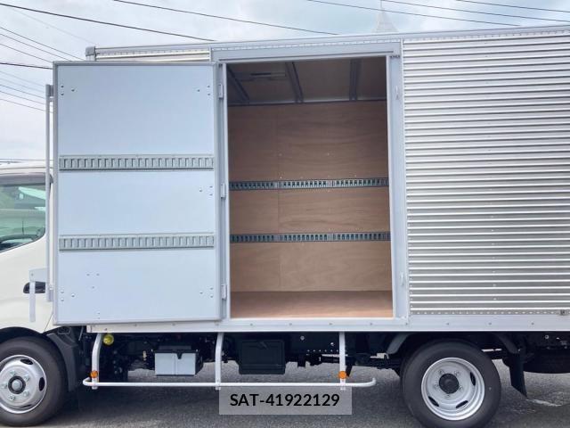 Hino DUTRO 2025-12 8561747-8