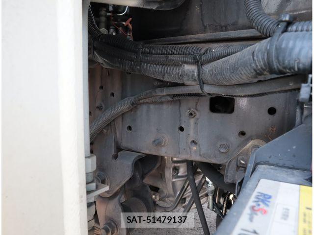 Hino DUTRO 2018-01 8561737-19