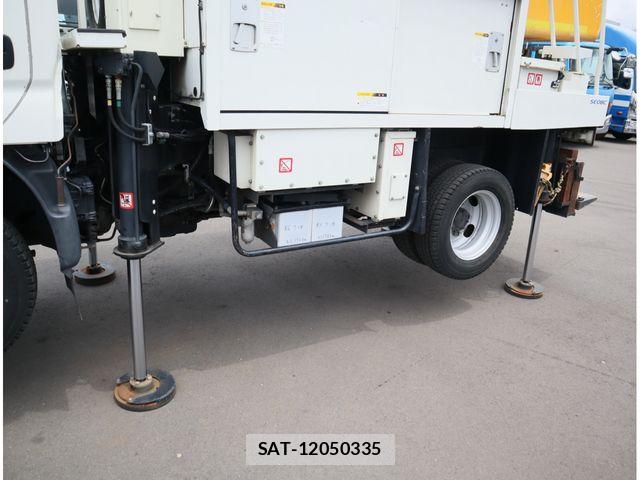 Hino DUTRO 2015-03 8561746-16