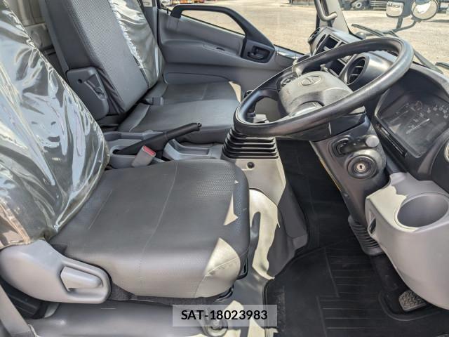 Hino DUTRO 2019-09 8626553-23