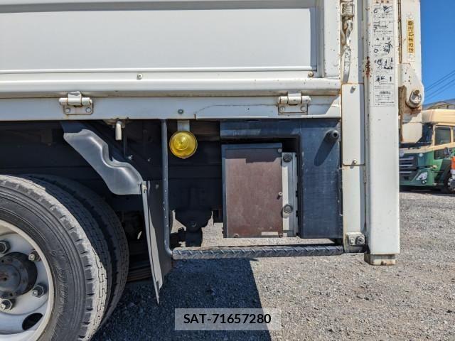 Hino DUTRO 2015-07 8626558-18